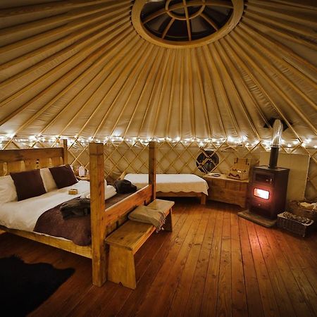 Secret Cloud House Holidays Luxury Yurts With Hot Tubs Cauldon Eksteriør bilde