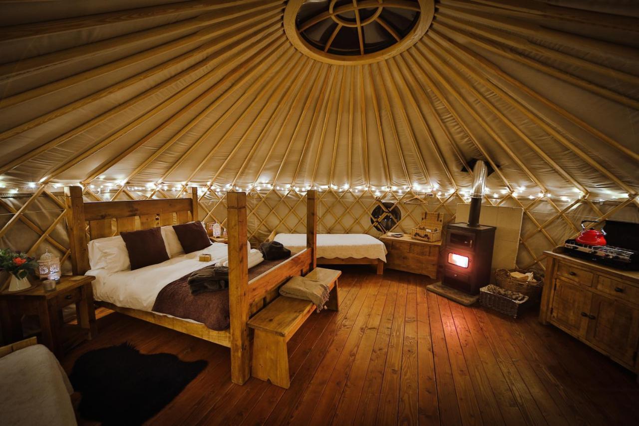 Secret Cloud House Holidays Luxury Yurts With Hot Tubs Cauldon Eksteriør bilde