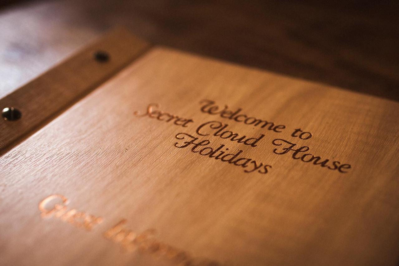Secret Cloud House Holidays Luxury Yurts With Hot Tubs Cauldon Eksteriør bilde