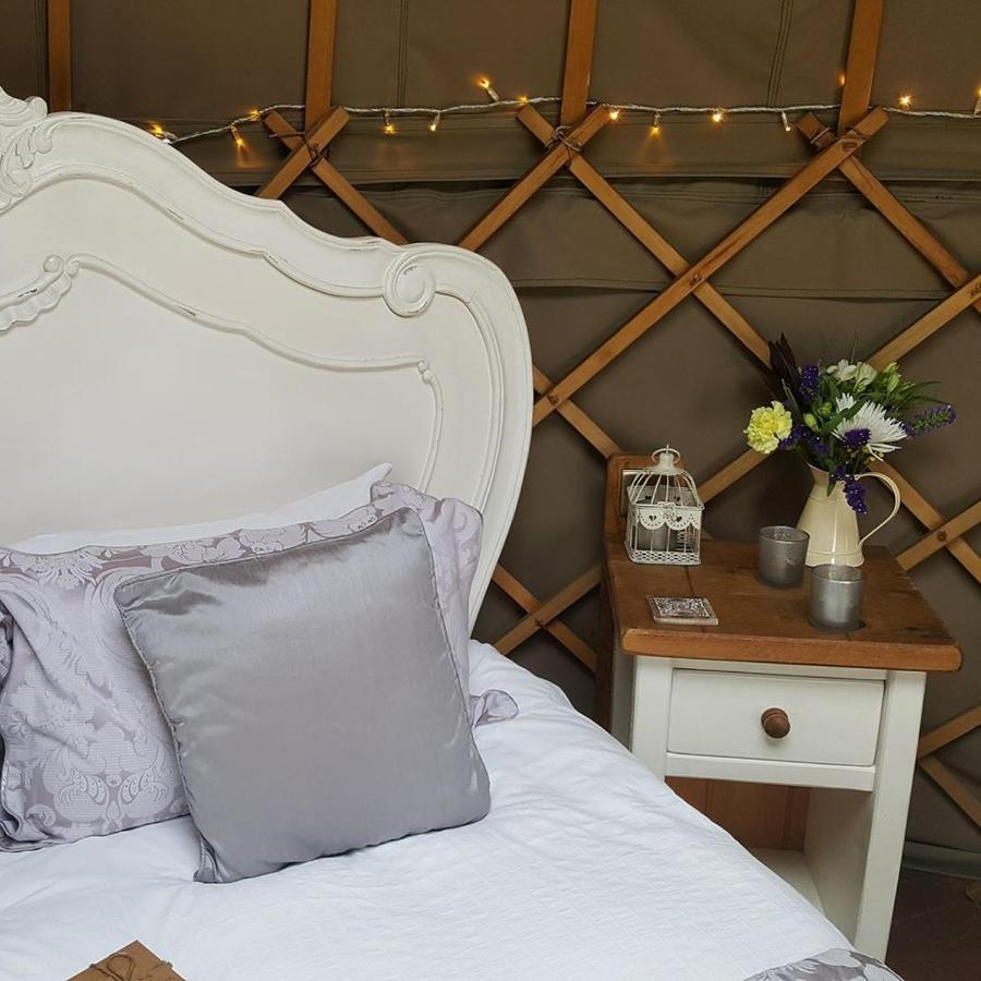 Secret Cloud House Holidays Luxury Yurts With Hot Tubs Cauldon Eksteriør bilde